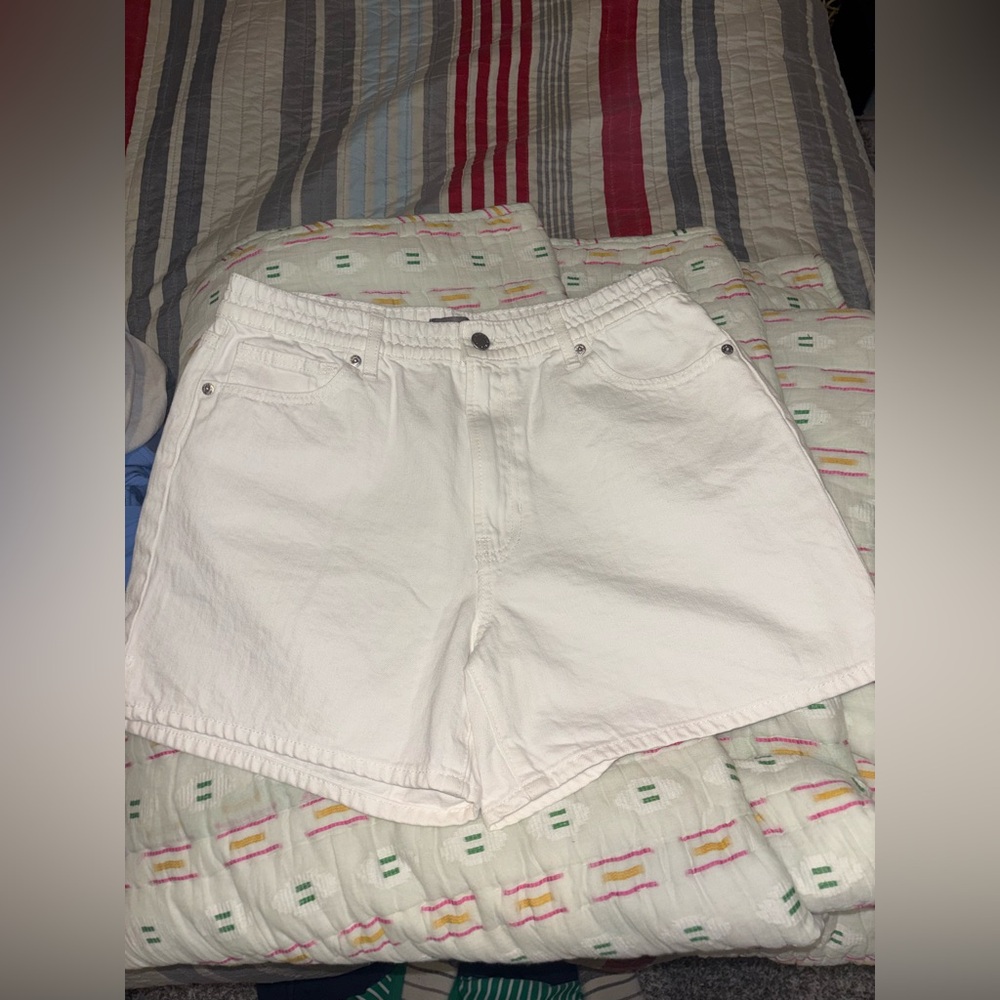 Comfiest white jean shorts!